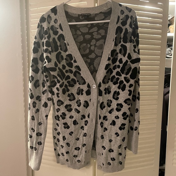 Size large leopard print cardigan from Express. Only worn once - Picture 1 of 2